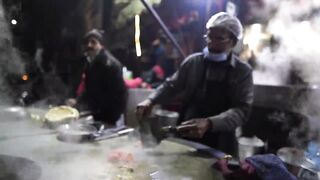 FULL NIGHT LAHORI STREET FOOD IN PAKISTAN - Sheefa Mutton Keema & Arif Chatkhara