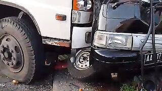 Kecelakaan sangat dasyat