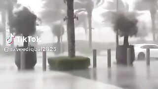 Dubai ko kaya hogya uffffff