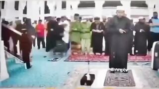 بعض الأئمة يطولون الصلاة حتى رمضان وخاصة المغرب