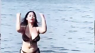 Bikini dance 64