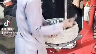 Tyre kholne ka tarika