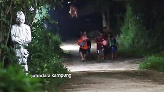 Vidio lucu ngakak ketika pocong pgn ikut sahur juga ????
