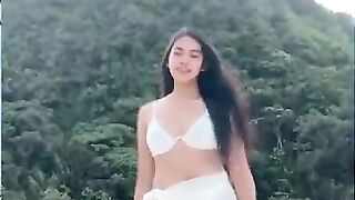 Bikini dance 67
