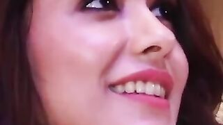 #MrunalThakur FUNNY ...