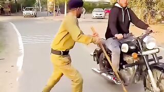 Police ???? wala se panga le Lia