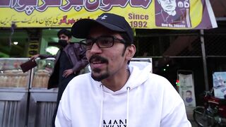 RAWALPINDI STREET FOOD IN PAKISTAN - Mamoo Burger, Majeed Nihari & BABA Karahi_HD