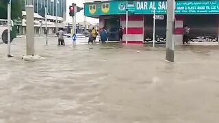 Dubai Rain ????️????️ Zam Zam Election wale phans gaye