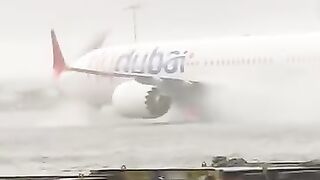 Dubia air line flying areaplane on heavy raining