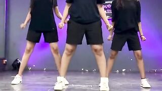 Many hi Dance