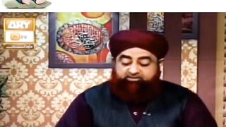 Kya Takiye ke upar baithna Mana hai