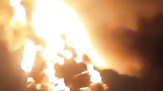 ГОРИ НЕФТОБАЗА В СМОЛЕНСК