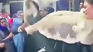 العروسة مشات فيها