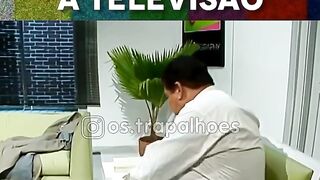 Consertado tv vídeo de humor
