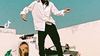 Dance on door tujse me reh k bata kya karon kya karon