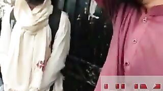 کراچی۔ تین بیٹیوں کو سکول سے ہی نکال دیا،غریب باپ کا احتجاج