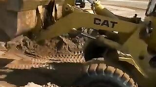 Discover_Car_From_Dessert_of_Oman_After_Heavy_Rain