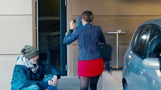 Girl Accidentally Strip Herself.