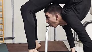 A contortionist showing his skills