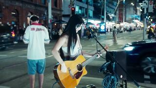 Awesome busker sings Taylor Swift Medley
