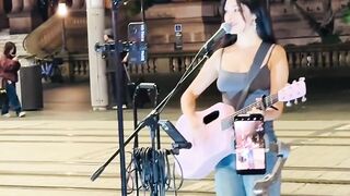 AMAZING busker sings ‘Cruel Summer’ by Taylor Swift ???? #cruelsummer #taylorswift #busking