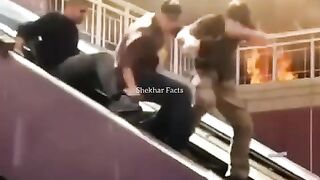 ESCALATOR पर ये गलती मत करना????