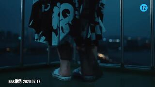 이하이 (LEE HI) - 홀로 (HOLO) Official Music Video (ENG_CHN)