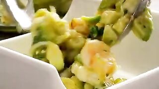 Insalata di avocado e gamberi