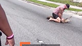 MMA fighter Mike Dragich catches an alligator with his bare hands