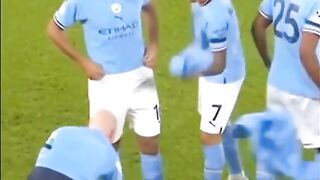 FOOTBALL RESPECT MOMENT