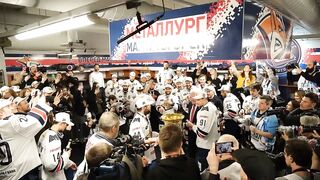 ЧЕМПИОНСКАЯ РАЗДЕВАЛКА! «Металлург» выиграл Кубок Гагарина 2024