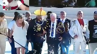 Esse é o nosso Presidente Eleito Lula, subindo a rampa