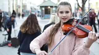 Love The Way You Lie - Eminem ft. Rihanna -live street  Violin Cover