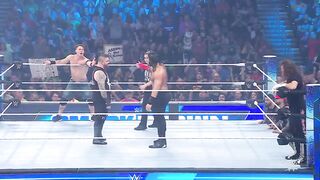 Roman_Reigns_outsmarts_Kevin_Owens_on_SmackDown(720p).