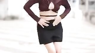 Urfi Javed screeems "Mere dimaag mein bas khaana chal raha hai,
