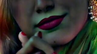 Wonderful ❣️❤️ girl acting look it's eyes