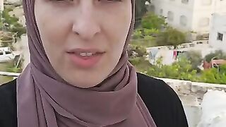 A lady from Palestine addresses the Pakistani troops