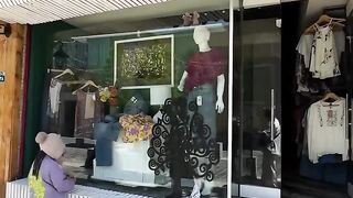 Knock-Off Brands Seen All Over Iran Because of the Sanctions