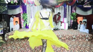 MAR GAI CHORKI CHAD KE NOKRI