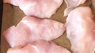 Очень быстрый рецепт куриного филе по-французски в духовке.
