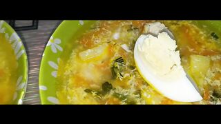 Очень простой куриный суп с яйцом, понравится и детям и взрослым!