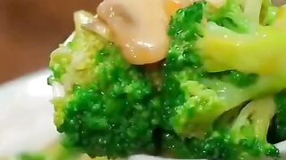 Tumis brokoli jamur kancing