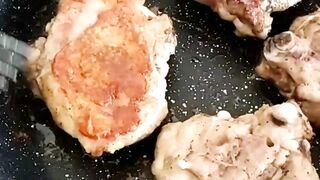 Разрыв шаблонов_ ультра-хрустящая курица без масла на сковороде.