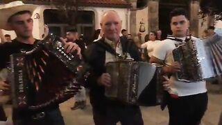 nas festas em ponte da barca