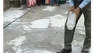 CATCHES SNAKE WITH PLASTIC JAR