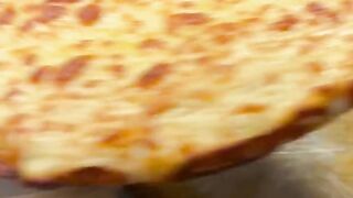 Garlic Cheese Pizza, this one is delicious at first glance #pizza #healing food #fresh from the oven