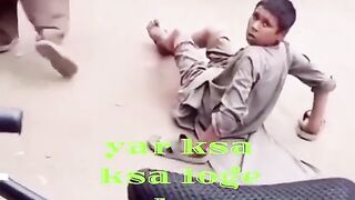 Yar Kase Kase loooog hin Pakistan m