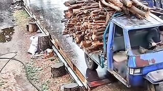 You think you had a bad day then watch this