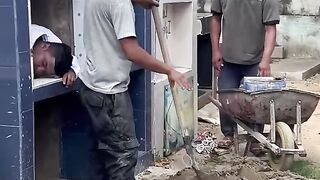 Pegadinha no cemitério