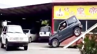 Amazing skills at balancing two cars